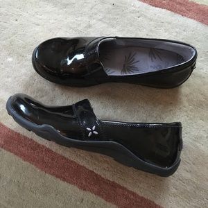 Ahnu Jackie Black Patent Leather Shoes Sz 10